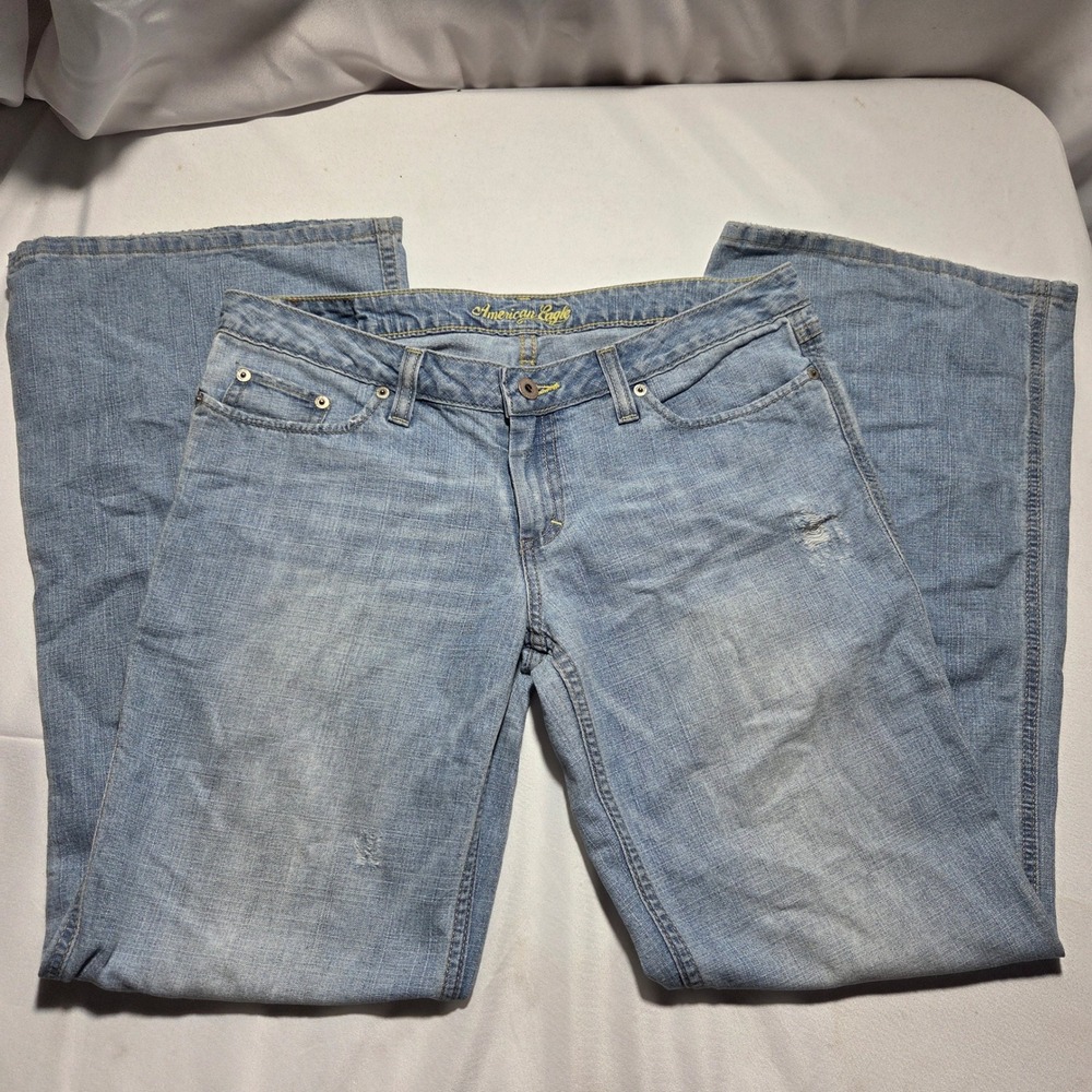 American Eagle Boyfriend Jeans Light Wash Distressed Denim Size 8 Classic Fit - Picture 1 of 8